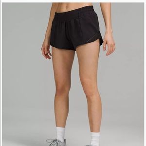 Lululemon Hotty hot shorts 2.5 low rise.